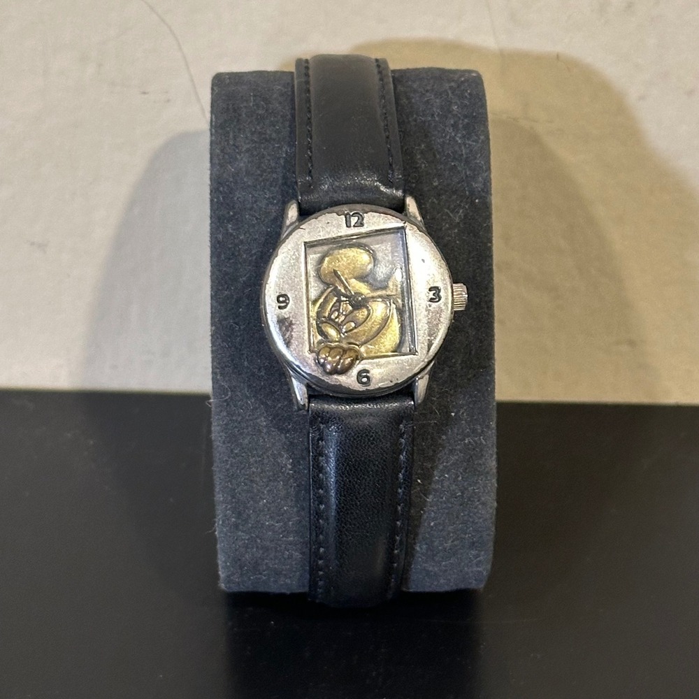 Vintage angry Mickey Mouse Watch needs batteries